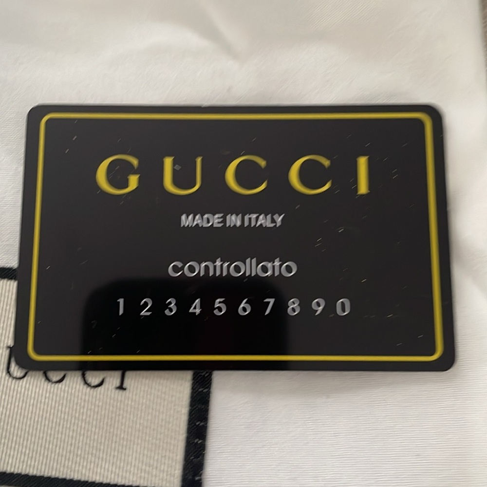 Gucci Black Belt with Gold Buckle - Picture 5 of 12